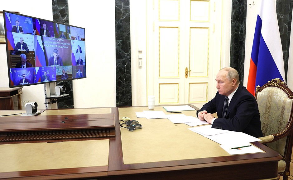 Владимир Путин провёл в режиме видеоконференции совещание с членами Правительства..
