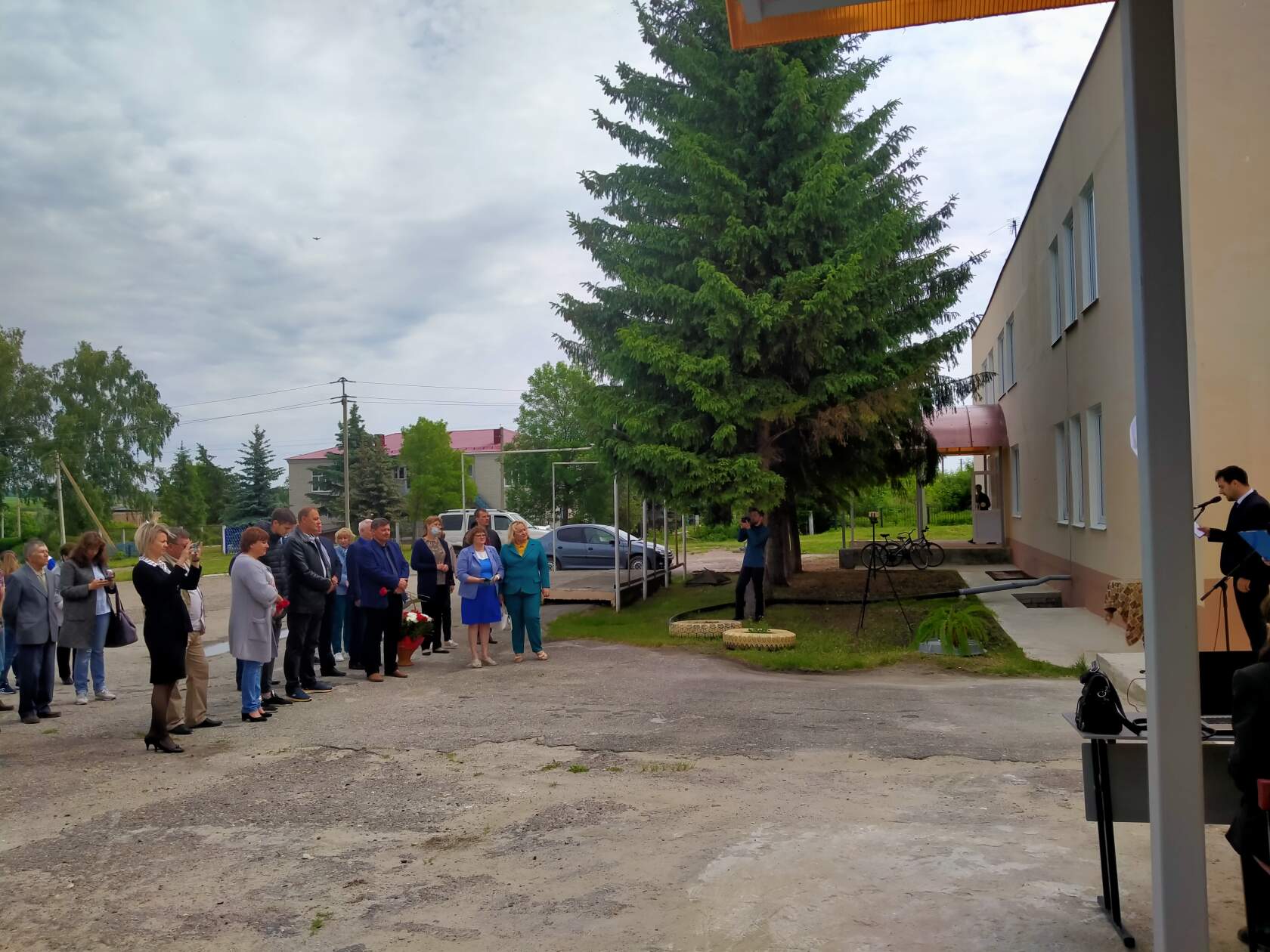 Сегодня, 02.06.2021 года, в целях увековечивания памяти Павлова Сергея Александровича, в день его рождения, состоялось торжественное открытие мемориальной доски на здание Тагайского ЦКиД. На мероприятии присутствовали  члены семьи Павлова С.А., представит.